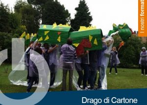 Team builing originali e divertenti: Drago di cartone