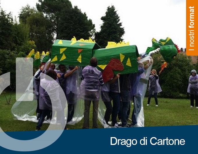 Team builing originali e divertenti: Drago di cartone